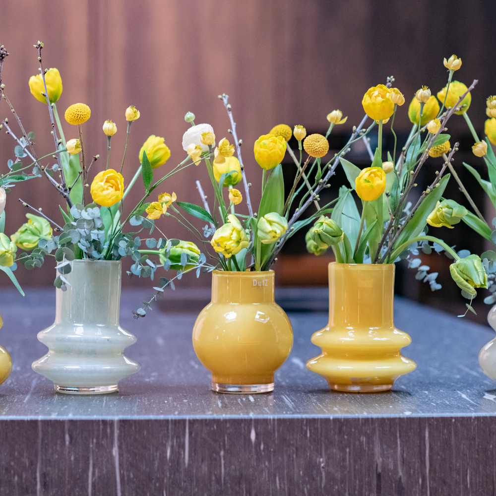 Kleine Glas-Blumenvase Rondo in Maisgelb von DutZ