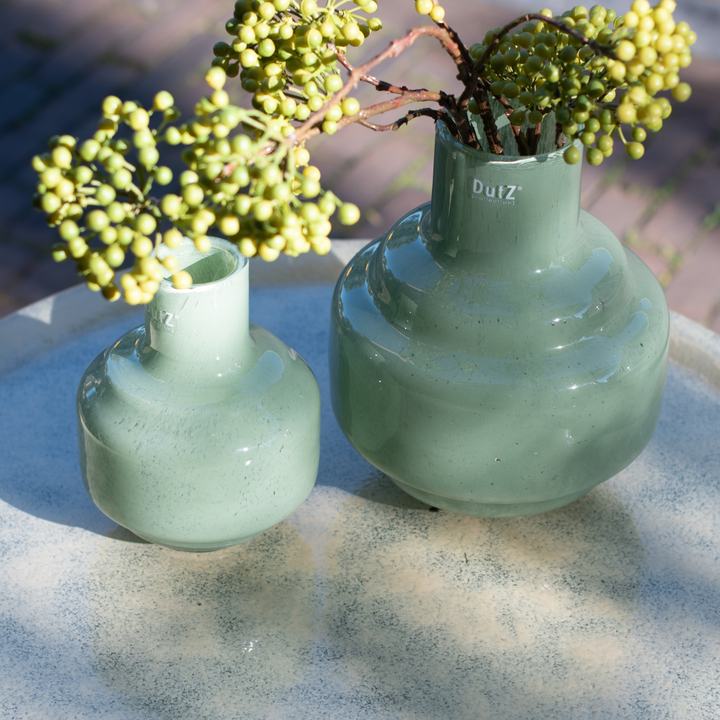 Kleine und große Glas-Blumenvase Urtii in pistache von DutZ