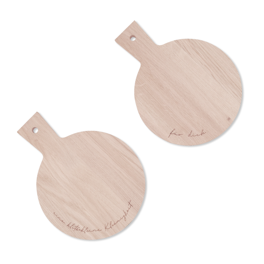 Set aus zwei kleinen Schneidebrettern aus Holz mit dem Aufdruck 'eine klitzekleine Kleinigkeit für Dich' von Eulenschnitt