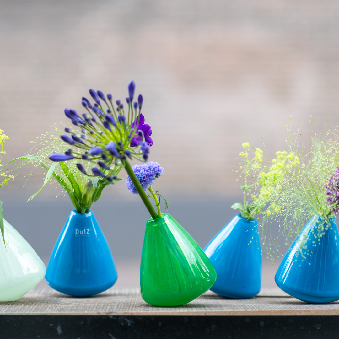 Glas-Tumblingvasen in den Farben grün und blau von DutZ