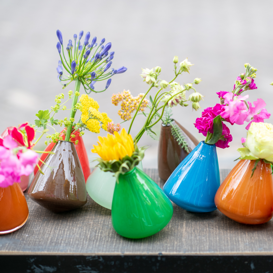 Glas-Tumblingvasen in den Farben grün, blau, orange und rot von DutZ